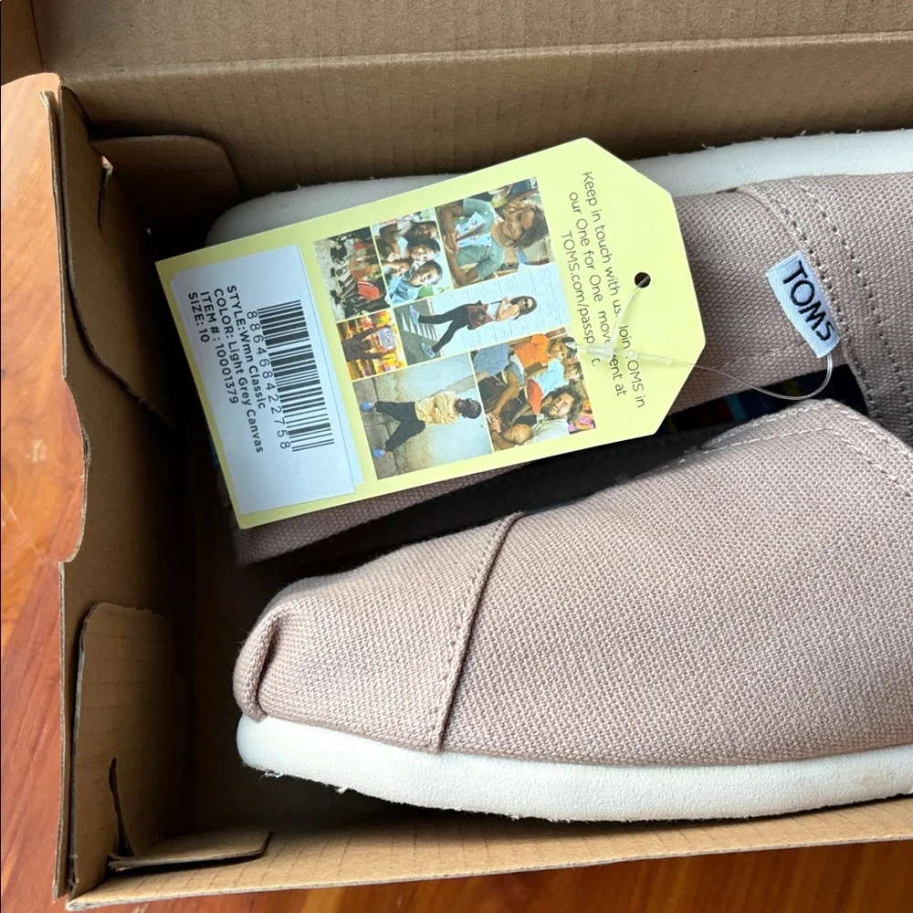 NWT Light Tan Canvas Toms Slip-Ons Women’s size 10 - Picture 2 of 5